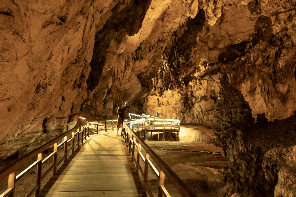 Temperatures inside Tien Son Cave remain consistently cool throughout the year (Source: Pexels)